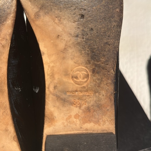 Chanel Vintage Look Loafers Gloss Texture Black Silver Logo 38.5 luxury find !! - Picture 13 of 15